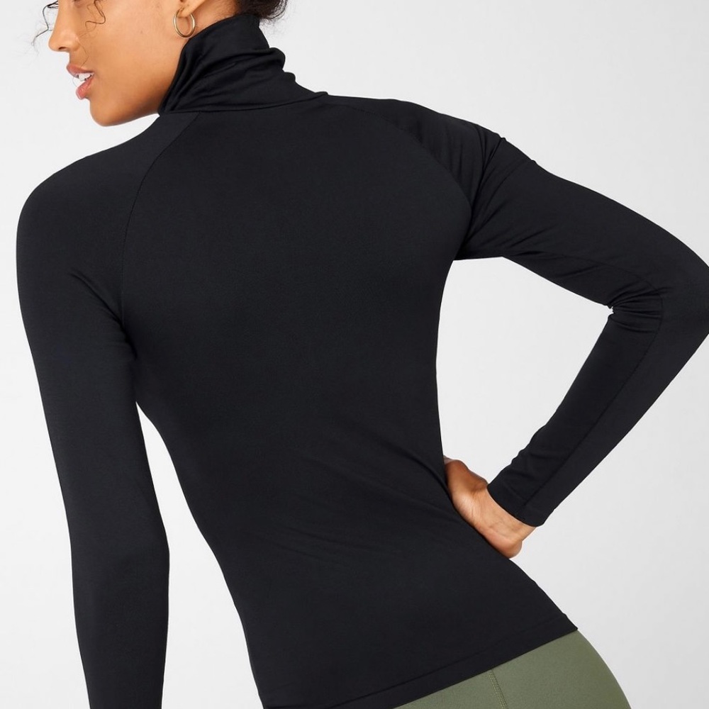 Seamless long sleeve turtleneck